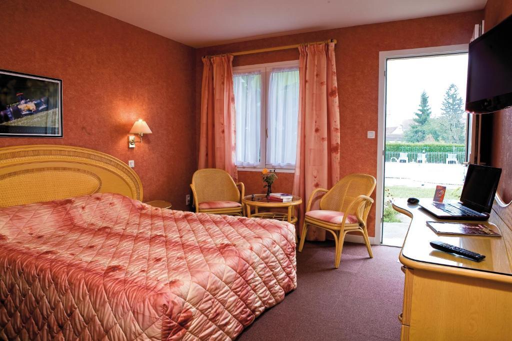 Logis Hotel Du Pont Neuf Le Veurdre Cameră foto