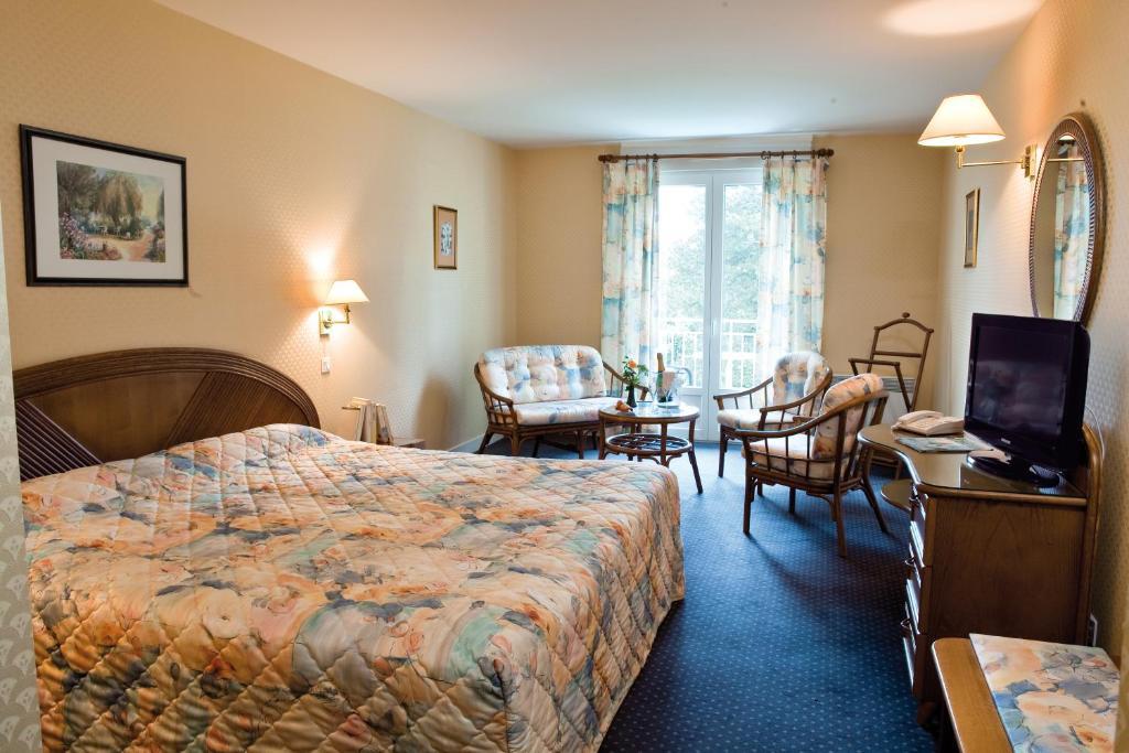 Logis Hotel Du Pont Neuf Le Veurdre Cameră foto