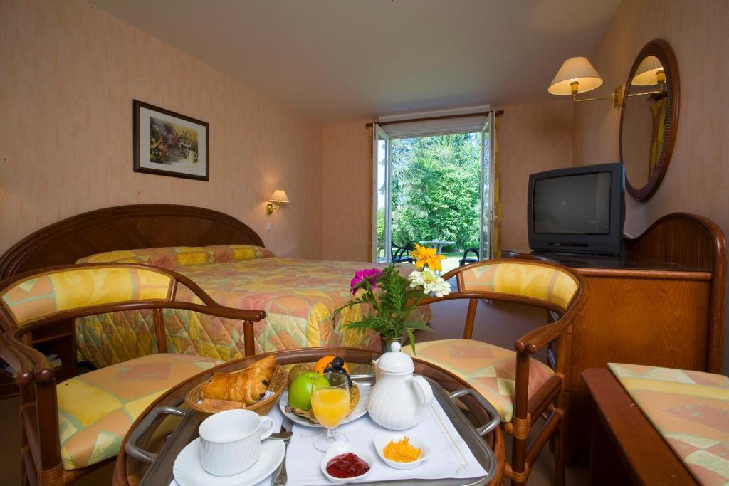 Logis Hotel Du Pont Neuf Le Veurdre Cameră foto