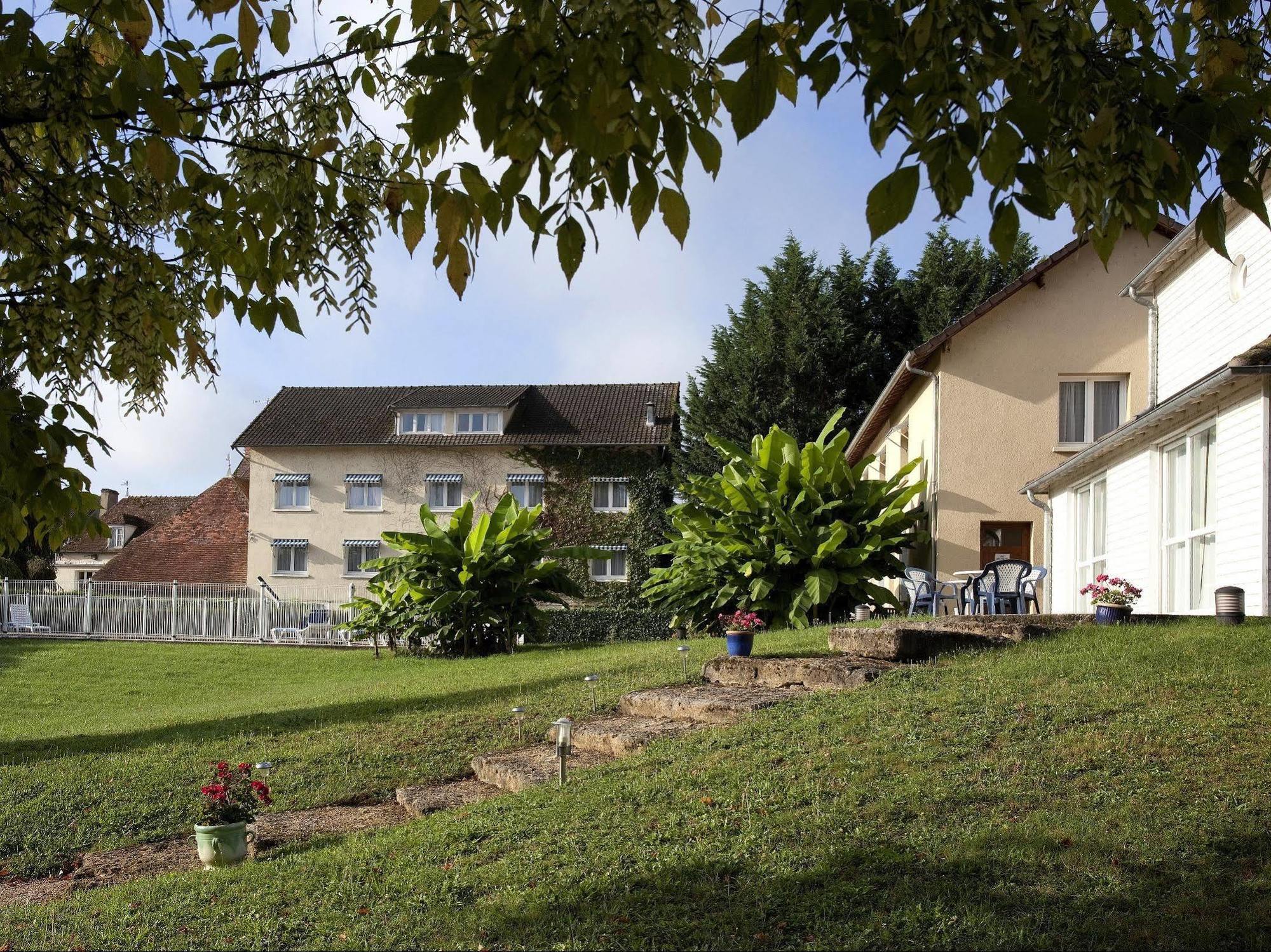 Logis Hotel Du Pont Neuf Le Veurdre Exterior foto